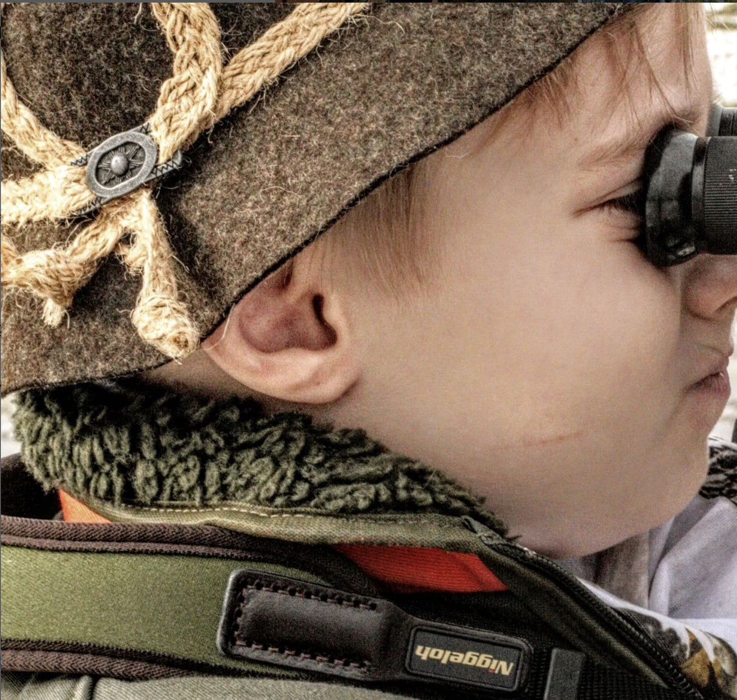 Neopren アウトライン ストラップ 双眼鏡 / Neopren Strap Outline Binoculars